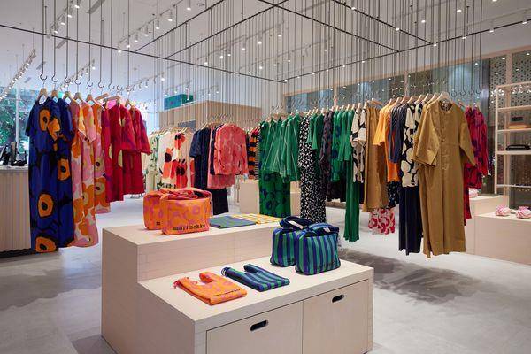 皱折手机包很好用、香草白服装太迷人　HOMME PLISSÉ ISSEY MIYAKE新店独卖款一次看 时尚穿搭 图10张