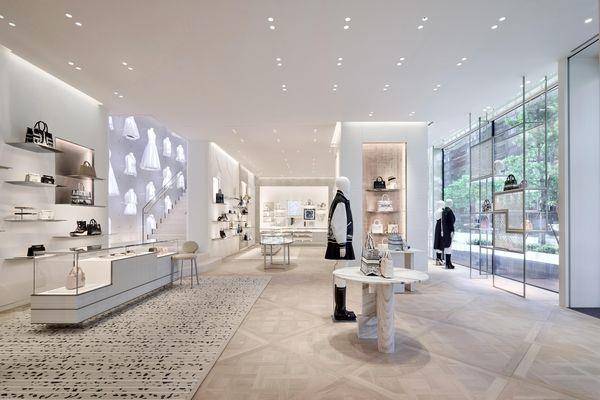 皱折手机包很好用、香草白服装太迷人　HOMME PLISSÉ ISSEY MIYAKE新店独卖款一次看 时尚穿搭 图13张