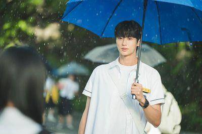 边佑锡的G-SHOCK中国台湾卖翻直营店剩1只　戏外戴卡地亚表秀型男风格