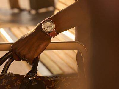 LV行李箱铆钉变大三针表刻度　金属面盘做出布料质感效果