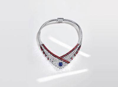 亮珠宝／运动服拉炼、抽绳变华丽项炼　香奈儿2.55包转扣也镶钻