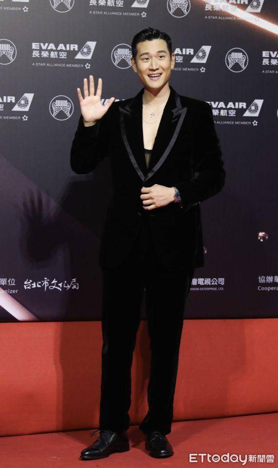 金曲时尚总览 ／孙盛希破尺度镂空裙全场最辣！杨乃文激帅西装电晕网 名人名流 图3张