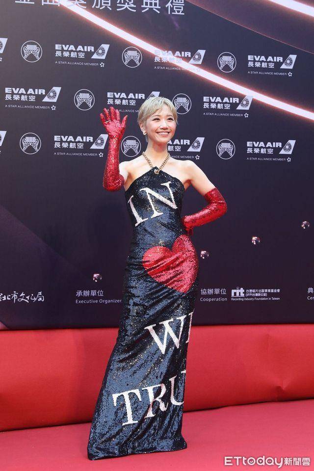 金曲3美／孙盛希超辣挖空开衩裙性感破表！杨乃文西装穿出帅美气势 时尚穿搭 图2张