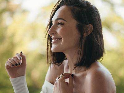 辣妈盖儿加朵灿笑露幸福光　Tiffany个性金戒指衬阳光形象