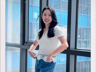 42岁孙艺真洞洞衫配丹宁裤减龄成功　女大生装扮赞玄彬高又帅