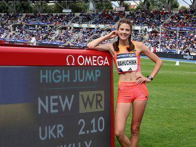 乌克兰跳高女神戴165万名表破世界纪录　超轻欧米茄仅55克
