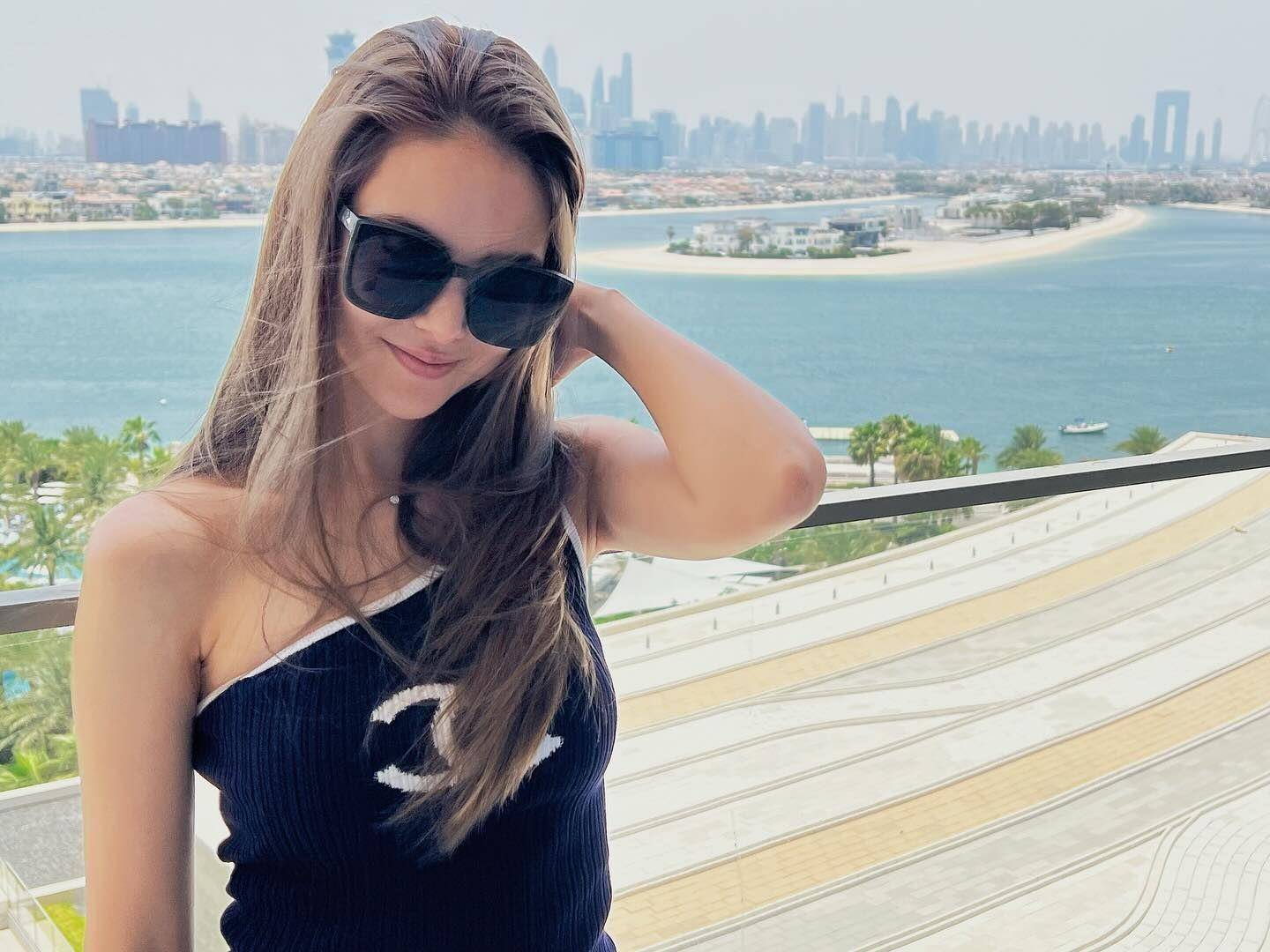 昆凌穿香奈儿旧鞋露美腿　难驾驭鞋款易变“绑肉粽”悲剧 名人名流 图3张