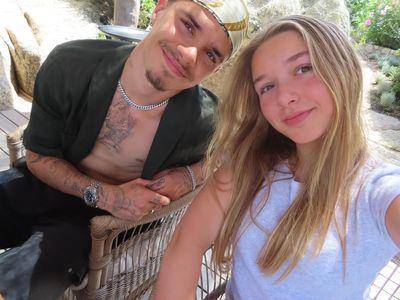 贝克汉次子晒劳力士“雪碧圈”与小妹自拍　受宠千金戴珠宝庆生