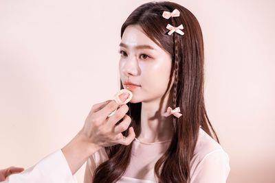 韩妞都在画“淡颜妆容”学会了吗？妆前乳取代粉底超重要