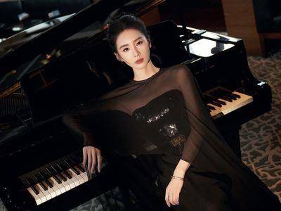 刘诗诗透视礼服锁骨若隐若现　仙女变“神秘黑天鹅”