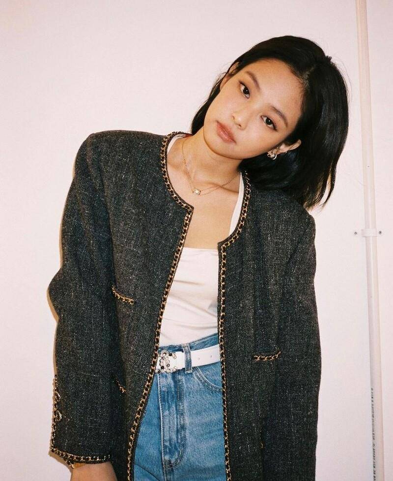 Jennie珠宝穿搭4招！戒指叠戴、多层项炼打造小脸　职场也适合 最新资讯 图5张