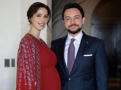 约旦最美王储妃孕妇装款款出色　最爱好质感长洋装