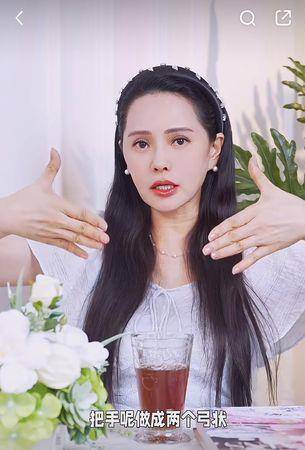伊能静传授“美胸保养术”　喊话：女生照顾胸部不是为了取悦谁 最新资讯 图2张