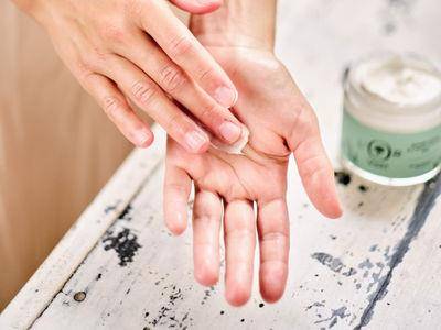 别让双手泄漏年龄！护手5招必学　别只是涂护手霜而已