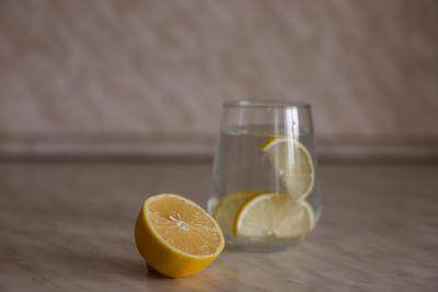 5样食材放水里简单喝　促进排毒越喝越美丽