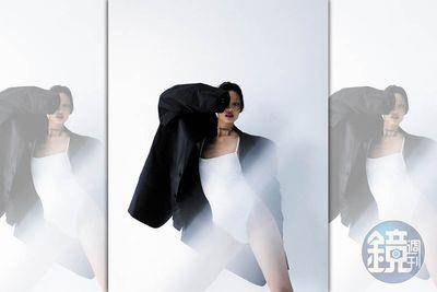 突兀才好看！教你用紧身上衣与超宽裤　轻松穿出街头时髦感