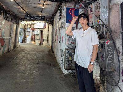 山下智久戴宝格丽15万表游乔治亚　极简黑白配造型照样帅