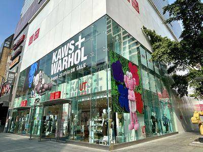 UNIQLO联名KAWS＋安迪沃荷令人期待　大型户外装饰限定店铺展出必打卡