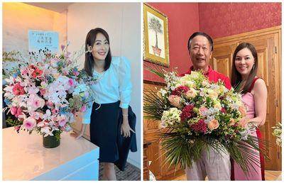 贾永婕收郭董花礼喊“我是贾董” 邀曾馨莹:来血拼喔