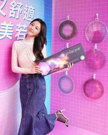 王子私下酷爱休闲装扮　偏好“单色镜框”不能太花俏 时尚穿搭 图3张
