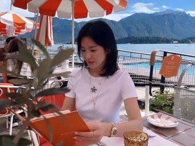 宋慧乔女大生造型游义　百万劳力士、珠宝泄贵妇身分