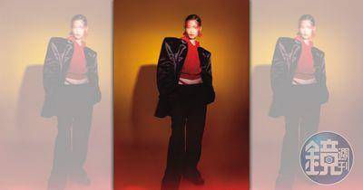 全身“红”也好看！份量感＋细节是重点　秋冬红色穿搭必学