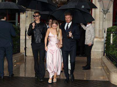 贝克汉千金粉礼服挨批“13岁变30岁”　夹脚鞋现踪让人惊呆