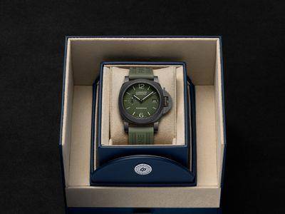 沛纳海轻盈绿表不到100克　轻量材质纹理独一无二