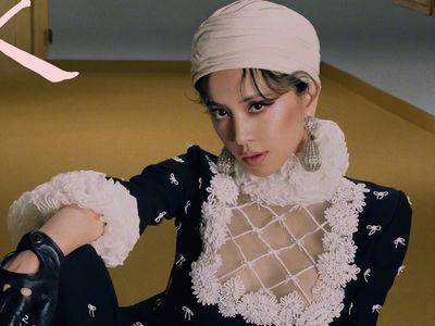 蔡依林新造型“戴包头帽”变复古名伶！VALENTINO代言人抢晒火辣新装