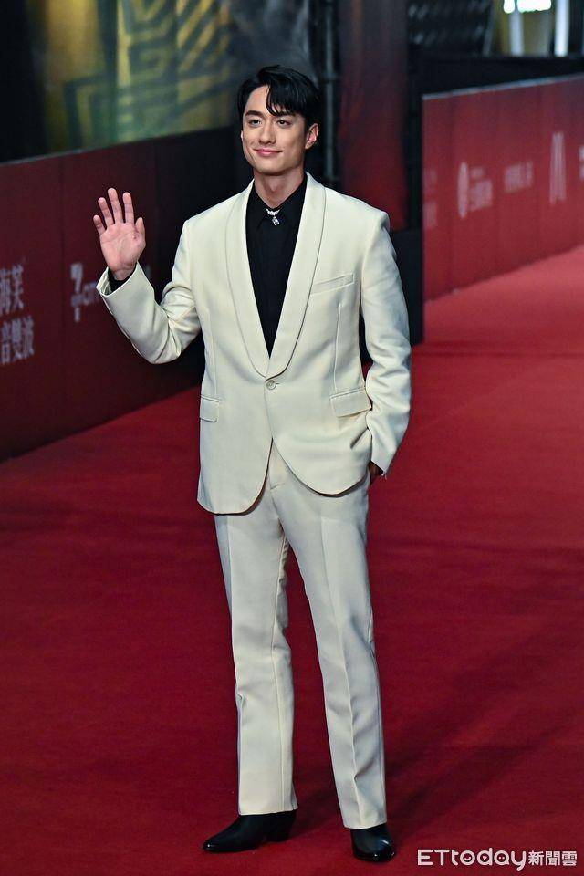 金钟时尚总览 /林依晨火辣深V穿裤装压轴登场!许玮甯流苏礼服抢最美 内容图18 潮正奢/潮品文/潮臻社-实时追踪全球最新奢侈品牌新闻资讯的官网站! ▲刘俊谦 金钟59。(图/摄影中心摄)