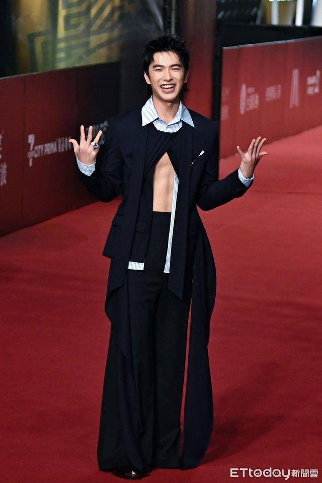 金钟时尚总览 /林依晨火辣深V穿裤装压轴登场!许玮甯流苏礼服抢最美 内容图19 潮正奢/潮品文/潮臻社-实时追踪全球最新奢侈品牌新闻资讯的官网站! ▲曾敬骅 金钟59。(图/摄影中心摄)