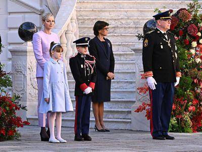 摩纳哥王妃LV大户又添新衣　薰衣草紫裤装优雅浪漫