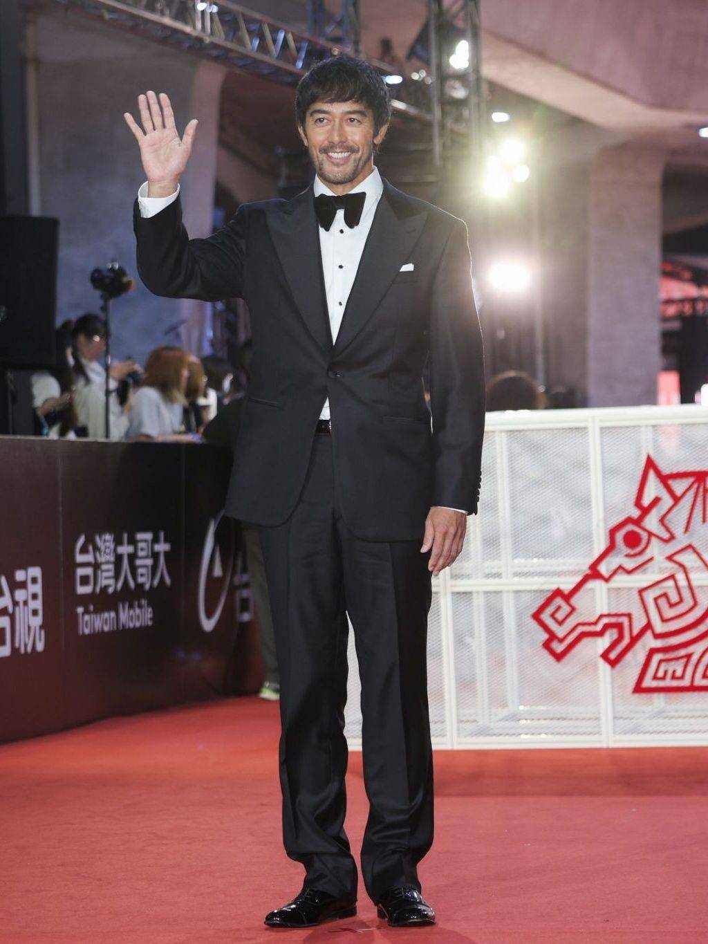 金马时尚总览 ／许光汉短发＋西装帅炸　陈柏霖穿订制皮衣比《爱的视线》 时尚穿搭 图3张