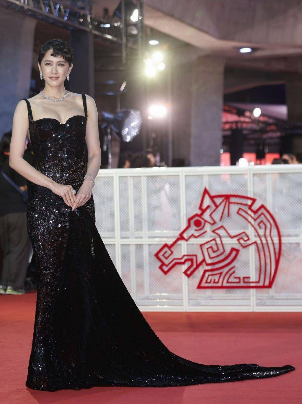 金马时尚总览 ／许光汉短发＋西装帅炸　陈柏霖穿订制皮衣比《爱的视线》 时尚穿搭 图12张