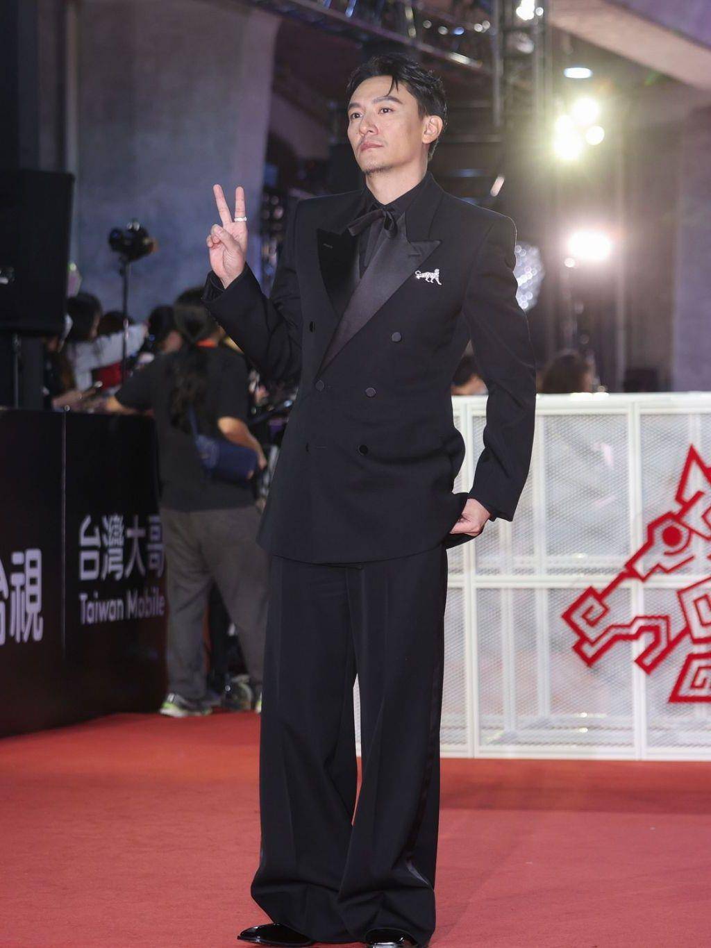 金马时尚总览 ／许光汉短发＋西装帅炸　陈柏霖穿订制皮衣比《爱的视线》 名人名流 图6张