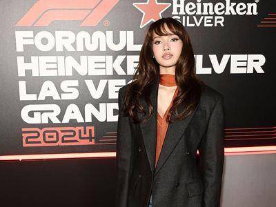 Lisa观战F1时髦服装出自法拉利　败在“香肠嘴”妆容好艳丽