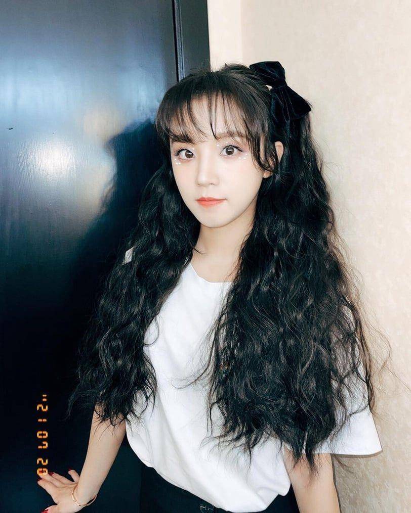 Jennie、Rosé人生发型+1！KPOP女偶像都换“羊毛卷”　慵懒性感完美拿捏 最新资讯 图5张