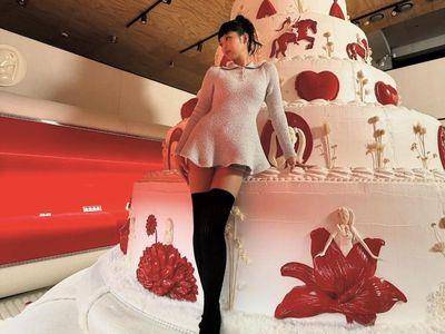 Jennie裙子短到快遮不住蜜桃臀　俏丽造型秀诱人甜点