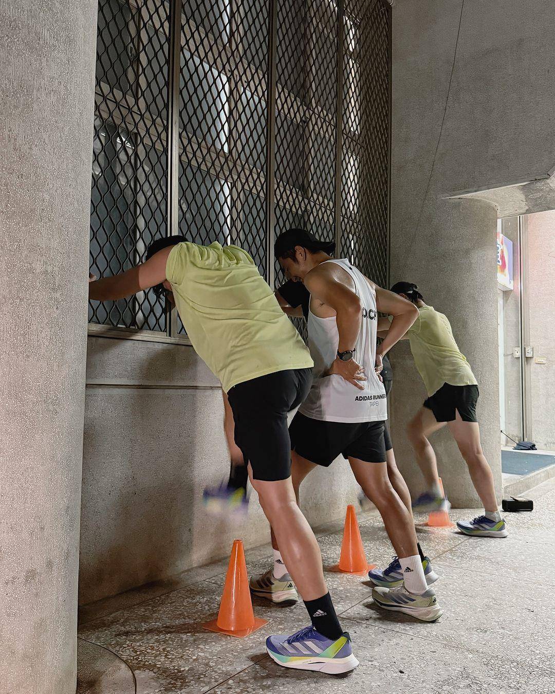 林柏宏自曝跑步狼狈怕“嘴巴”不好看　听饶舌乐、穿adidas新鞋备战马拉松 最新资讯 图2张