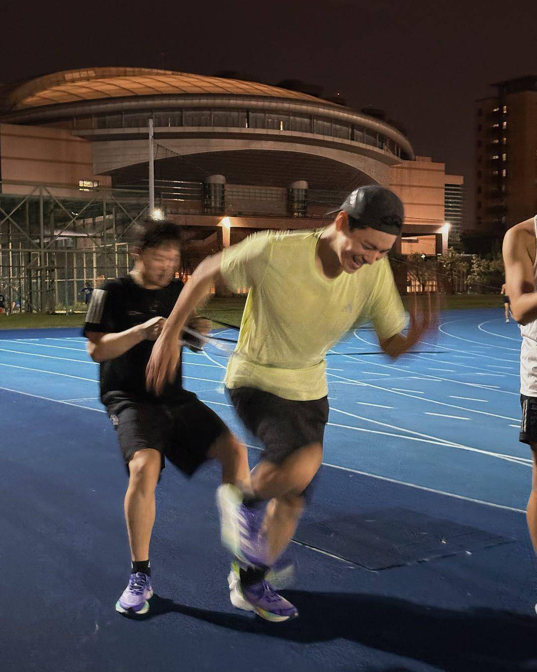 林柏宏自曝跑步狼狈怕“嘴巴”不好看 听饶舌乐、穿adidas新鞋备战马拉松 内容图3 潮正奢/潮品文/潮臻社-实时追踪全球最新奢侈品牌新闻资讯的官网站! ▲林柏宏adidas。(图/品牌提供)