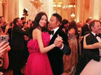 任达华学霸女儿登巴黎名媛舞会　九头身星二代美翻