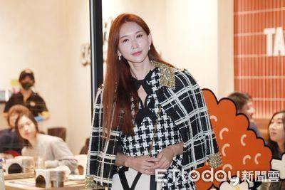 林志玲看周杰伦演唱会行头曝光！“背V字包”超冻龄　孙芸芸也晒同款