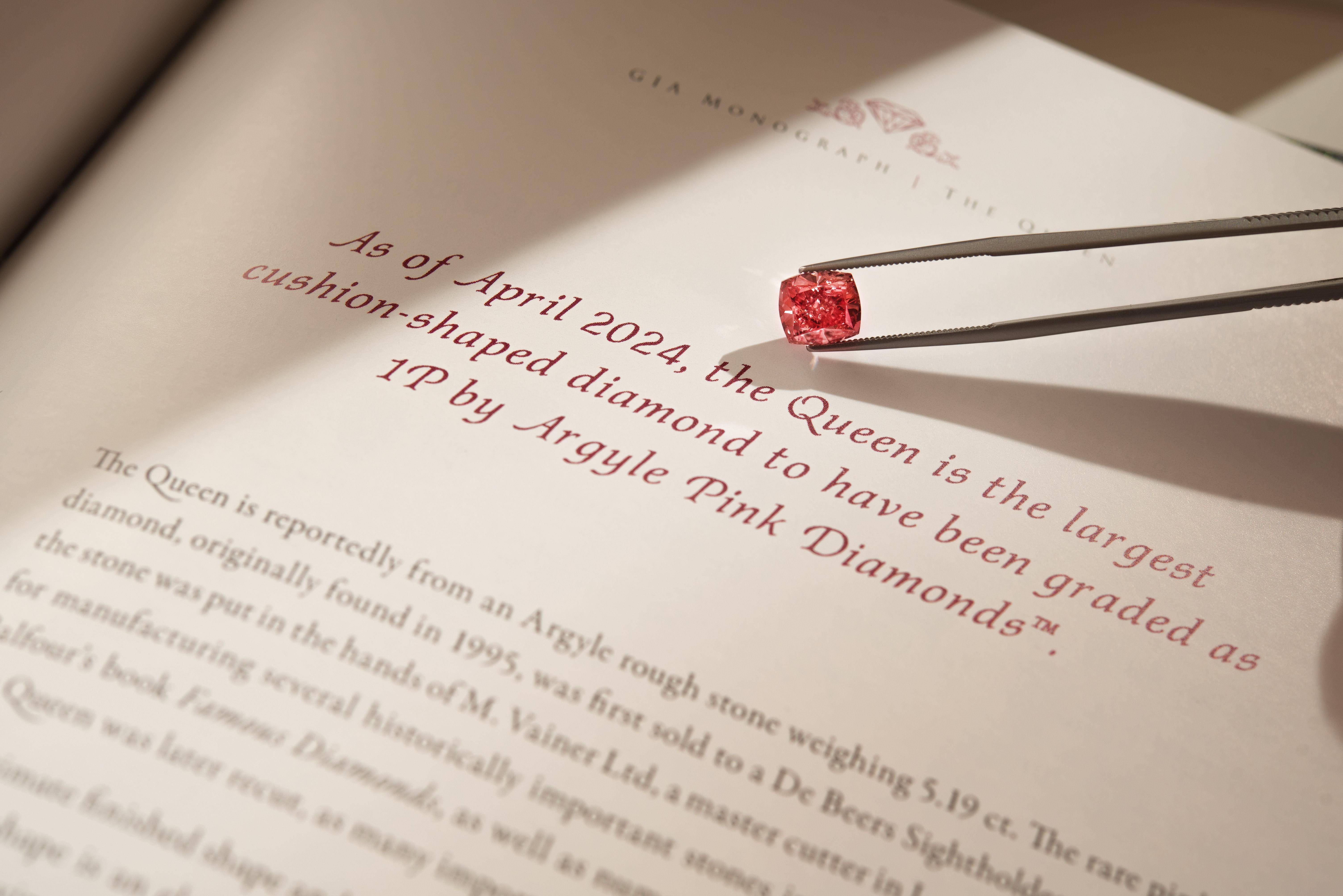 全球最大阿盖尔粉红钻在中国台湾 坐镇DIAMOND BANK 60亿珠宝展 内容图1 潮正奢/潮品文/潮臻社-实时追踪全球最新奢侈品牌新闻资讯的官网站! ▲▼ DIAMOND BANK,CINDY CHAO 。(图/公关照)