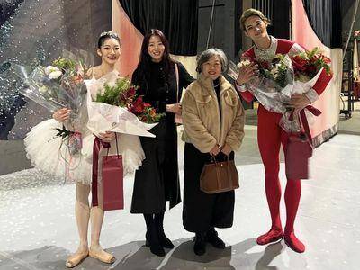 朴信惠与妈妈笑起来一模一样　母女都是爱马仕拥护者