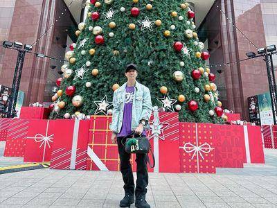 林俊杰LV造型祝粉丝圣诞快乐　286万“表王”新作抢镜