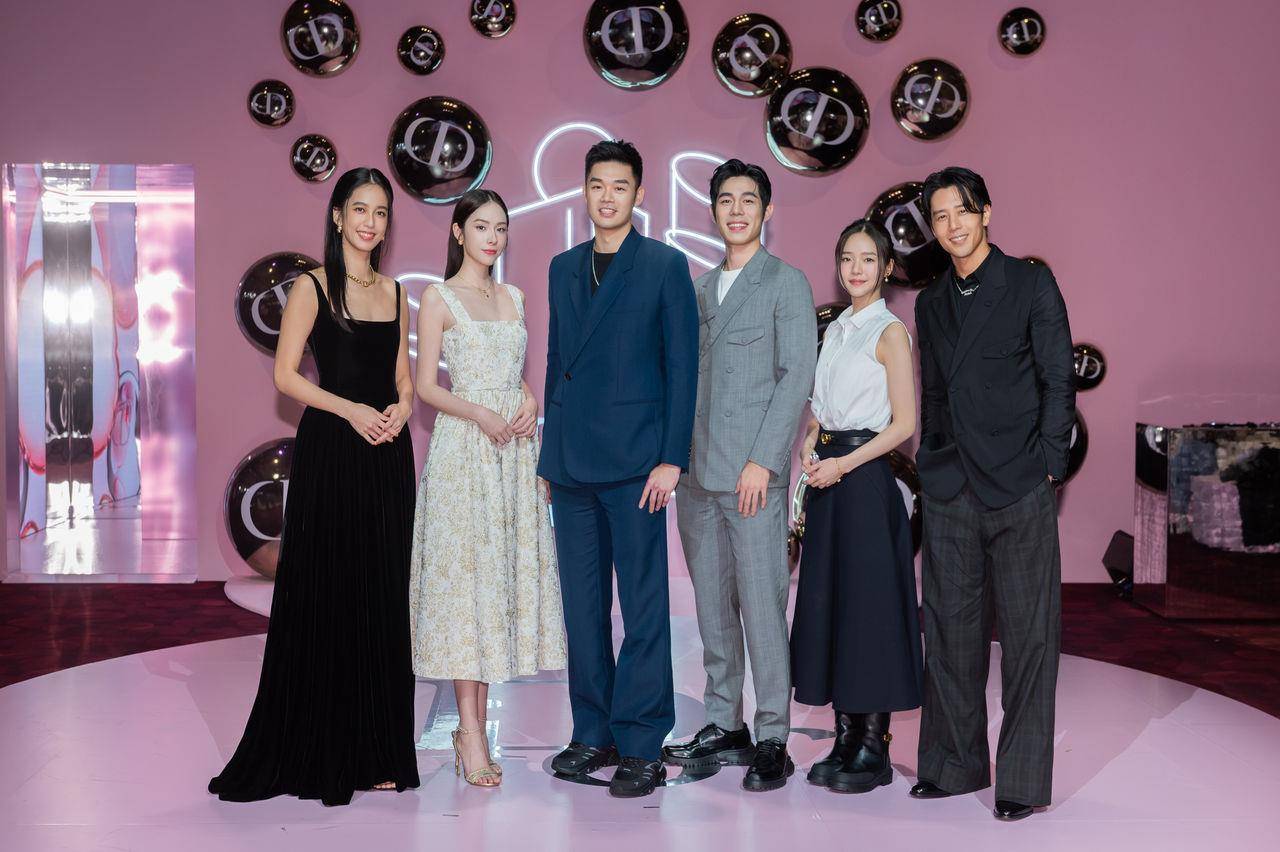 胡宇威放闪！喜欢陈庭妮擦少女粉润唇膏　王齐麟羞认：老婆眼睛最迷人 最新资讯 图2张