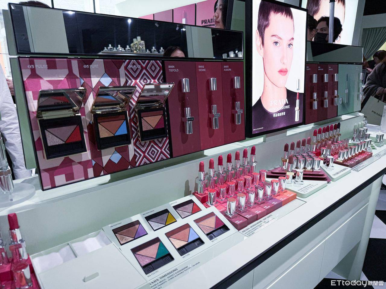 PRADA BEAUTY旗舰快闪店开幕！粉丝两天前就来排队等ENHYPEN 最新资讯 图4张