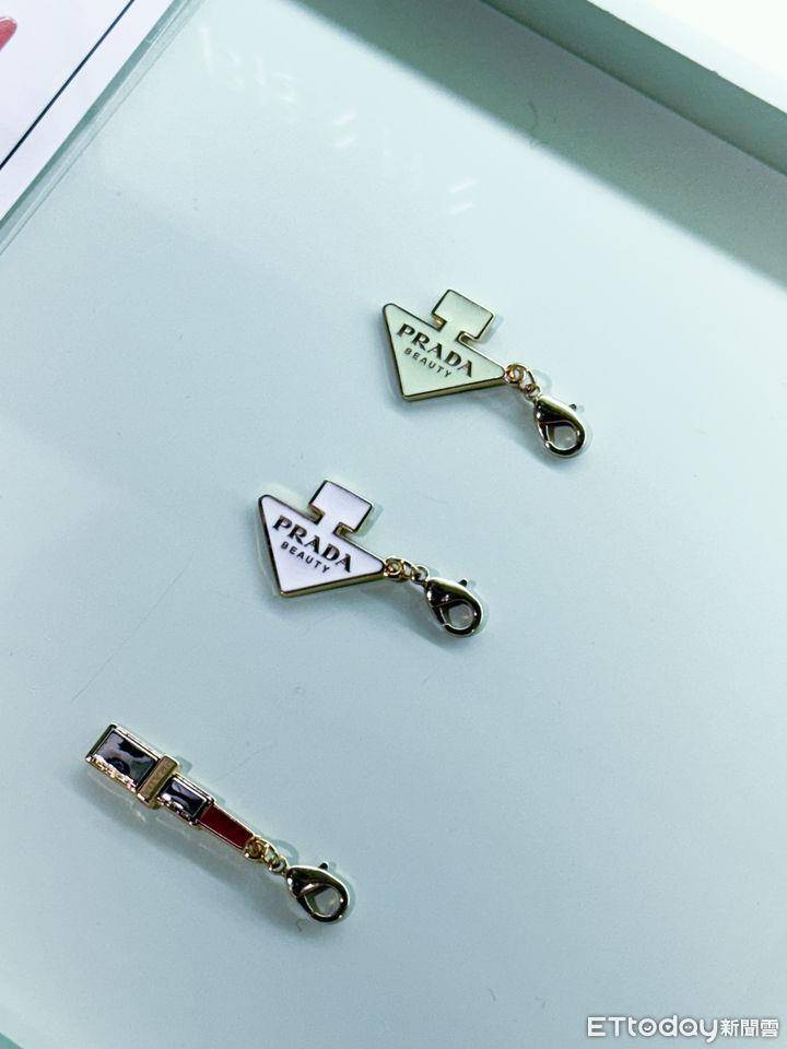 PRADA BEAUTY旗舰快闪店开幕！粉丝两天前就来排队等ENHYPEN 最新资讯 图10张