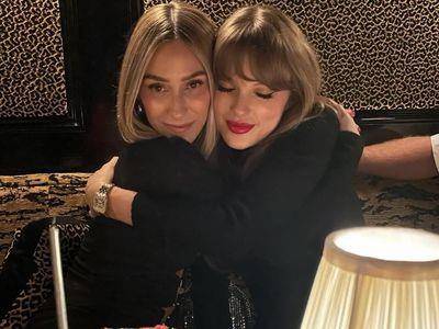 泰勒丝财富自由狂爱金表 卡地亚百万美洲豹表成新欢