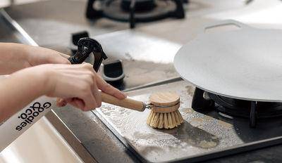 居家打扫不费力！天然精油配方高去污、不伤身　家有宠物小孩必备